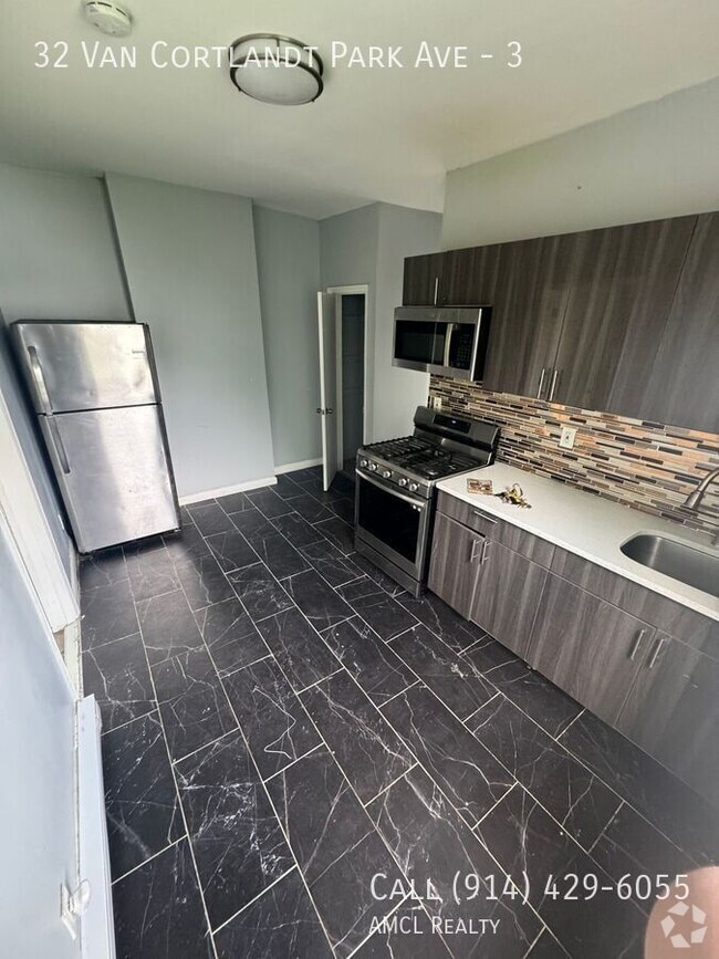 Building Photo - 32 Van Cortlandt Park Ave Unit 3 Rental