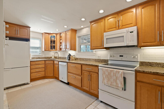 Photo - 12 Headland Way