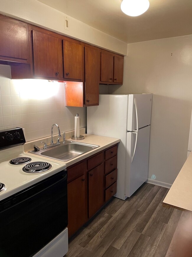 Kitchen - 105 Gilson Ave Unit 2