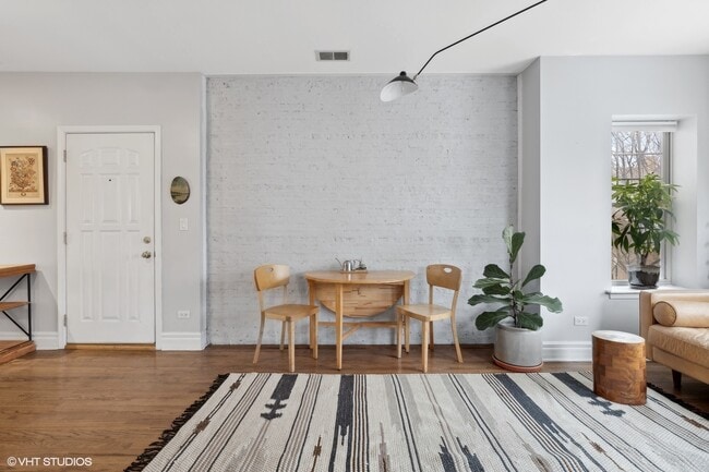 Photo - 2903 N Rockwell St Unit 2