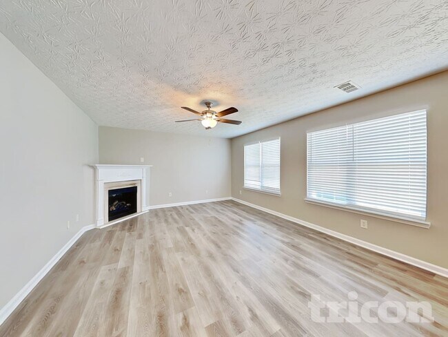 Photo - 305 Sarasota Ln