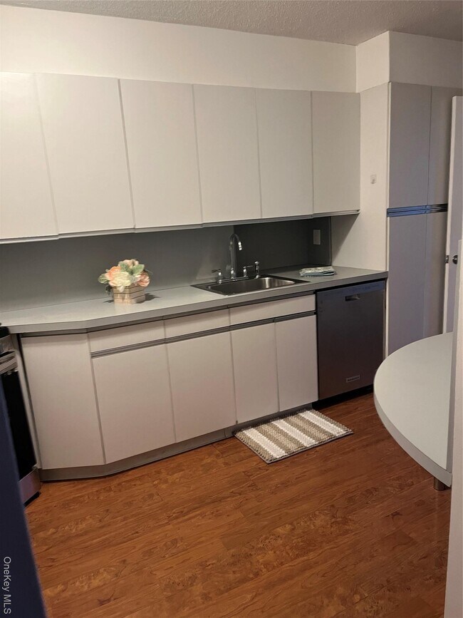 Photo - 2 Bay Club Dr Unit 8V