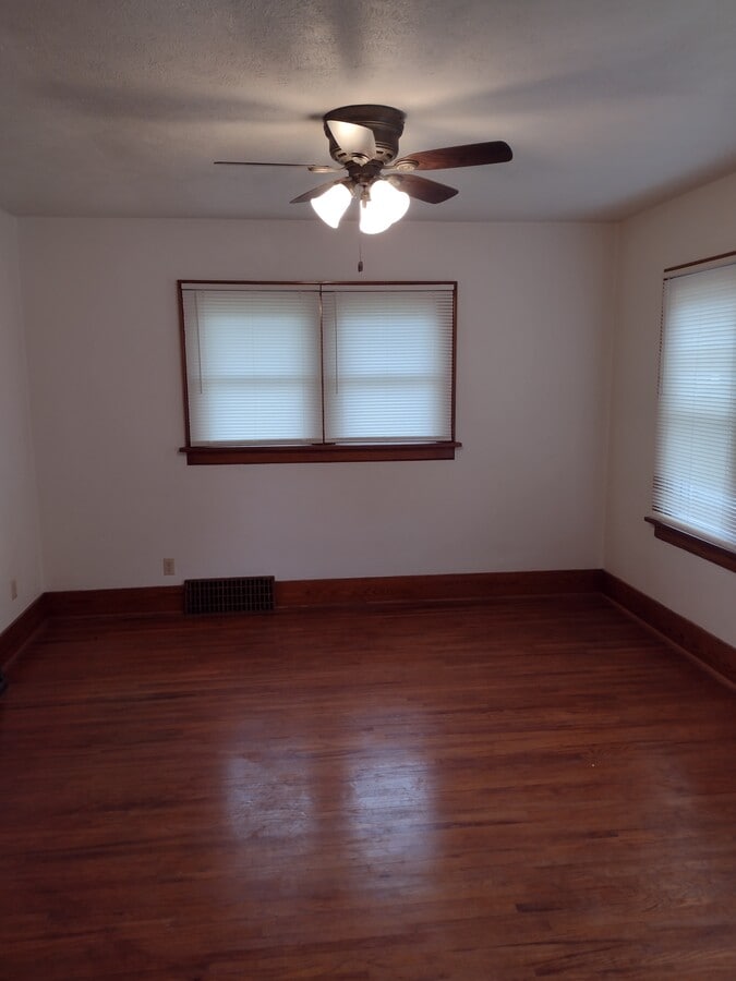 Photo - 617 Elm Ave