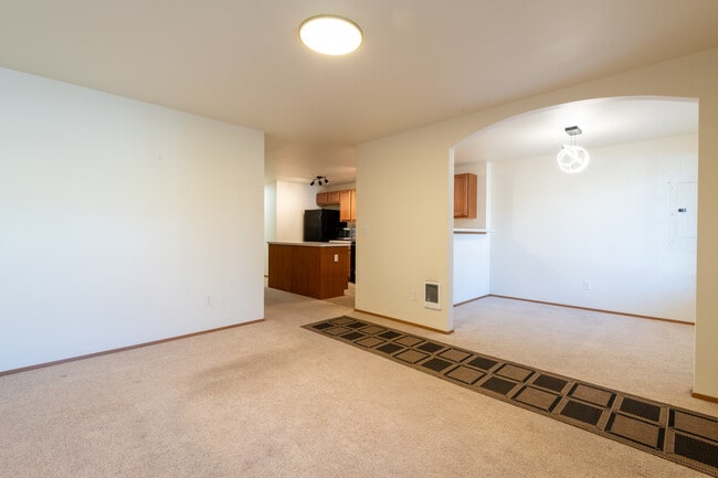 Photo - 2732 Hidden Springs Loop SE