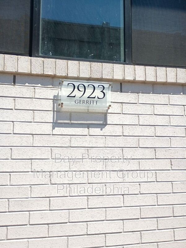 Photo - 2923 Gerritt St