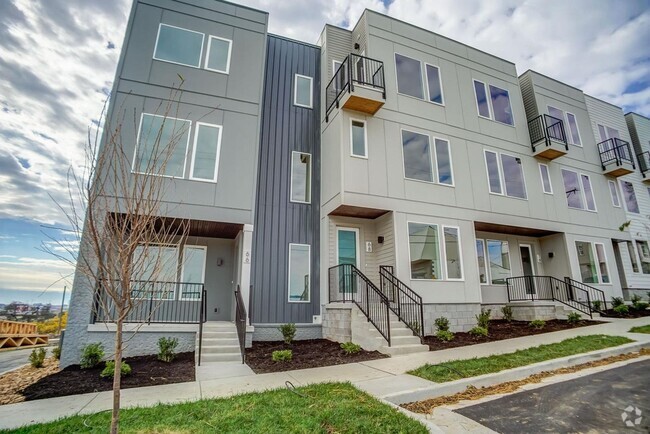 Building Photo - Great condo with skyline view and garage