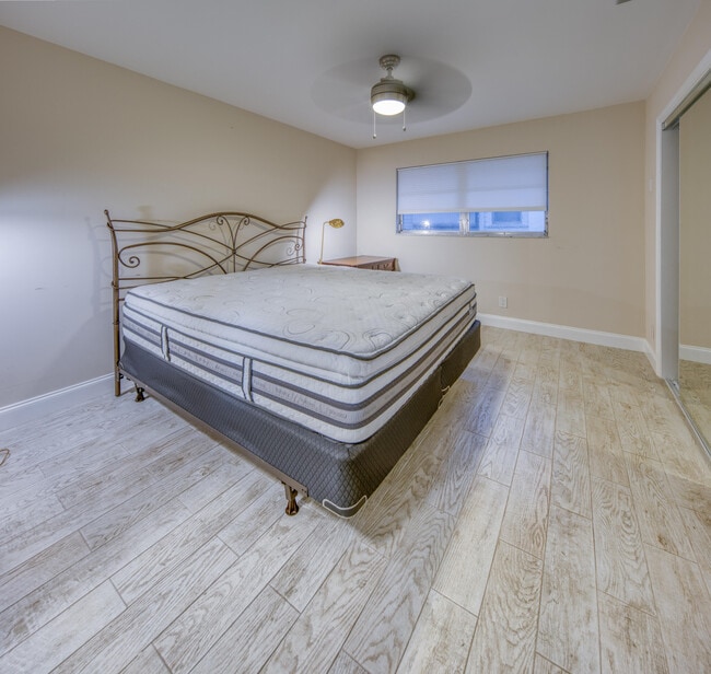 Photo - 301 S Lakeside Dr Unit 7