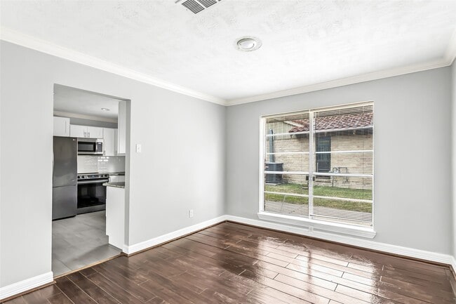 Photo - 211 W North Hill Dr