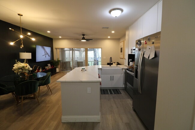 Photo - 6848 Brook Hollow Rd