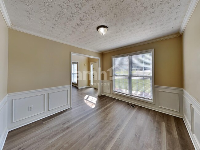 Photo - 881 Simon Park Cir