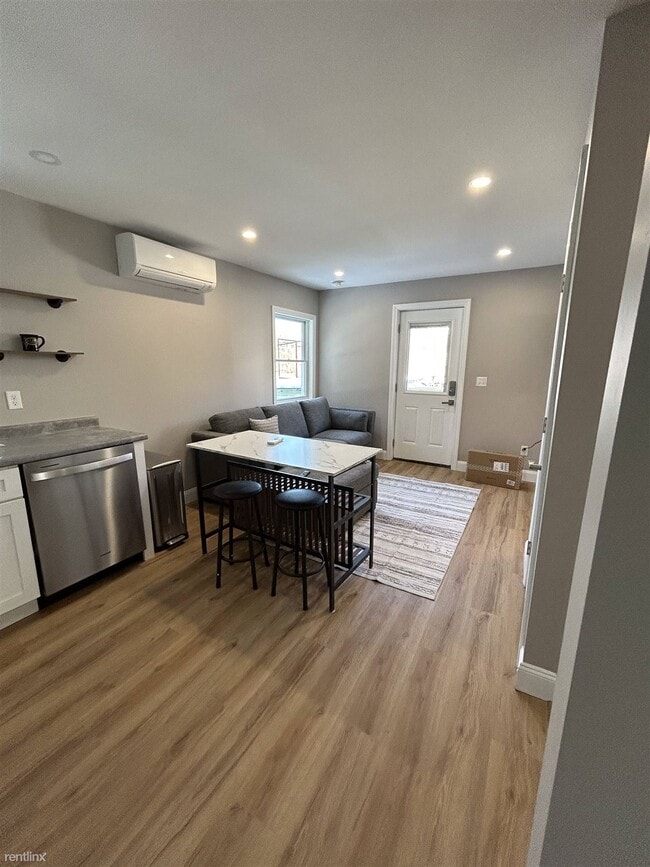 Photo - 2 br, 1 bath Triplex - 53 Hyde Street 4