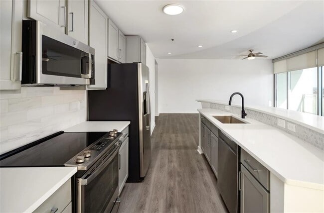 Photo - 3242 Peachtree Rd NE Unit 0905