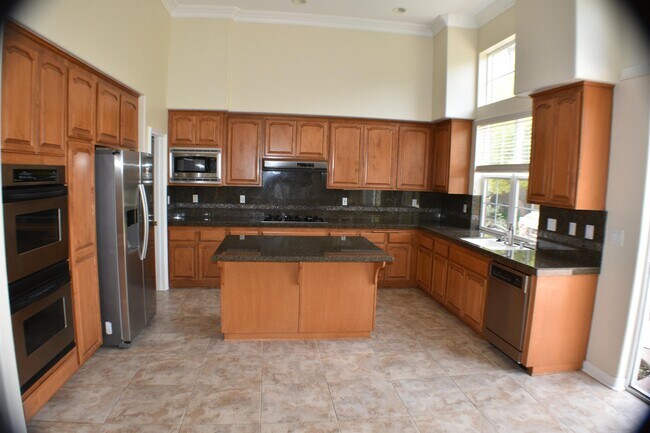 Photo - 2375 Sunny Point St