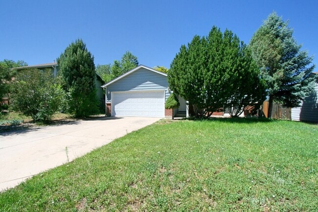 Building Photo - Charming Bi-level Home Available in Colora...