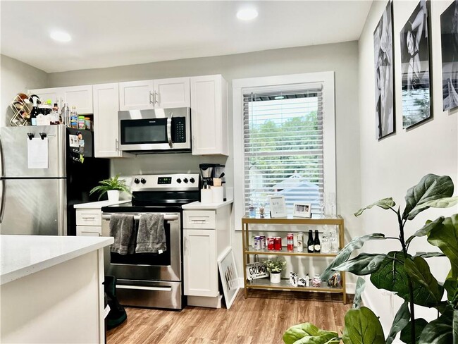 Photo - 1165 Eggleston St SW