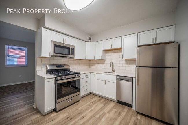 Building Photo - 1236 Indianola Ave Unit B