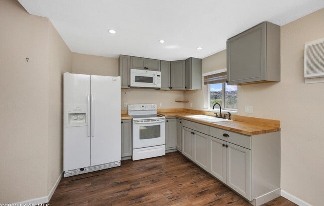 704 Hermosa Dr Unit B