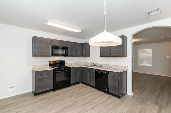 Building Photo - 25393 Claremont Hills Ln