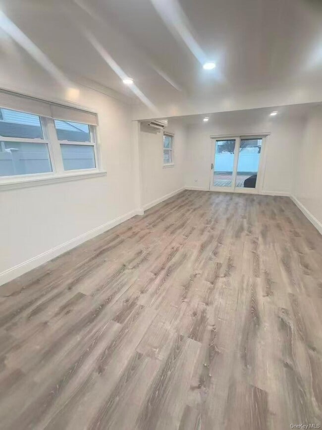 Photo - 110 N Parkside Dr