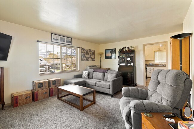 Photo - 504 W Marlette St Unit B    Upstairs