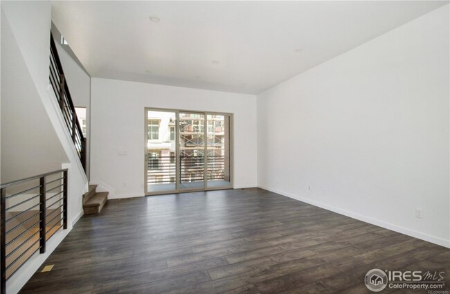 Photo - 523 Primrose Ln