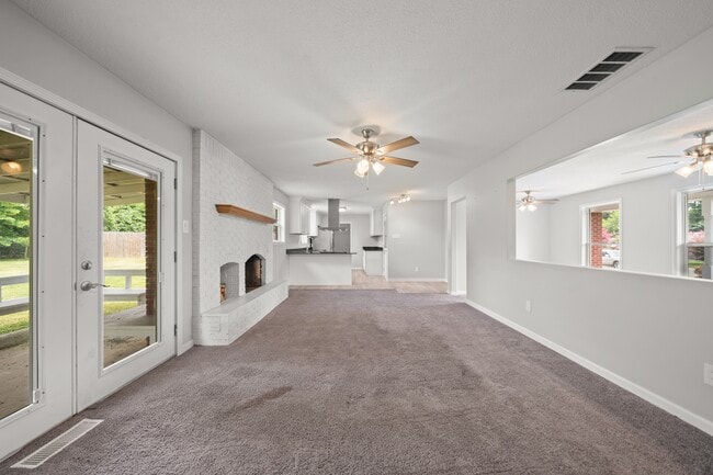 Photo - 206 Mockingbird St