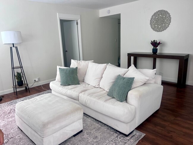 Building Photo - 431 Nahua St Unit 1301