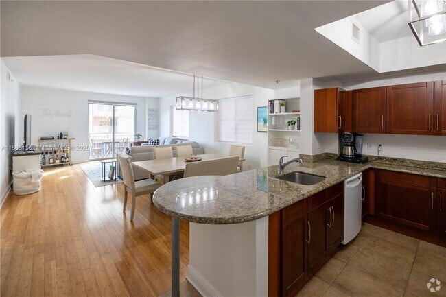 Building Photo - 7275 SW 90th St Unit C212 Rental