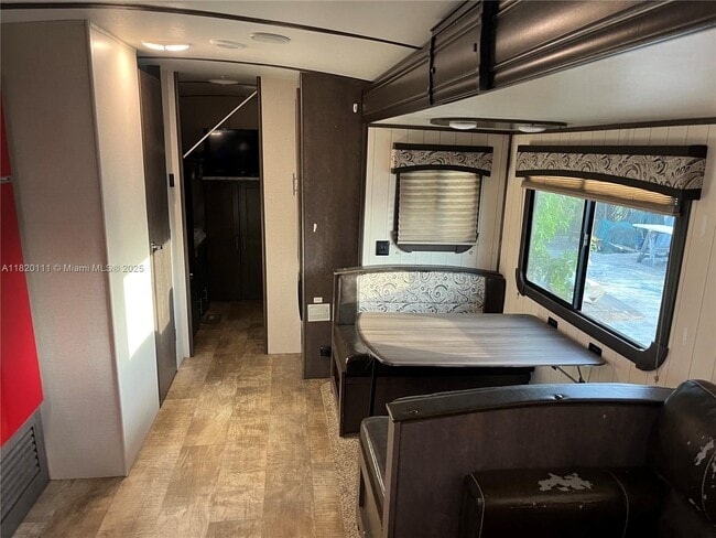 Photo - 1580 NE 13th St