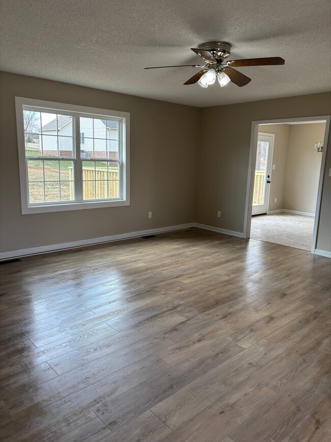 Photo - 648 Prince Phillip Way