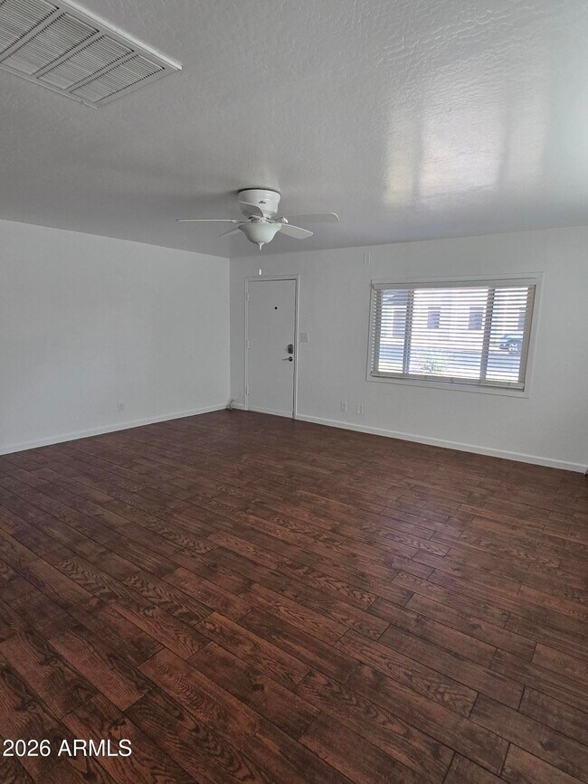 6 E Hill Dr