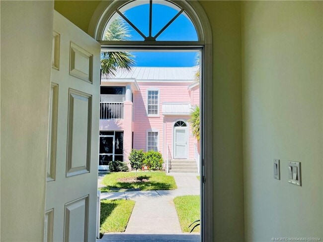 Building Photo - 411 NE Plantation Rd Unit 526