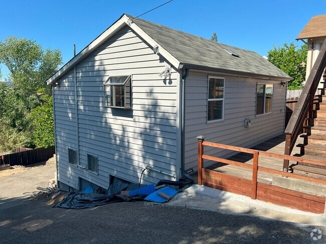 Building Photo - E’ Street_1404 Unit Rear Rental