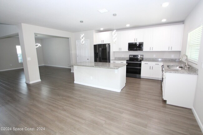 Photo - 695 Boughton Way