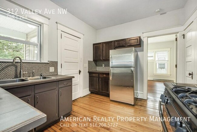 Photo - 312 Valley Ave NW