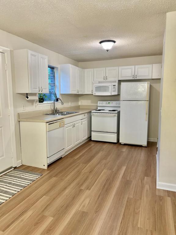 Photo - 415 Parkdale Dr