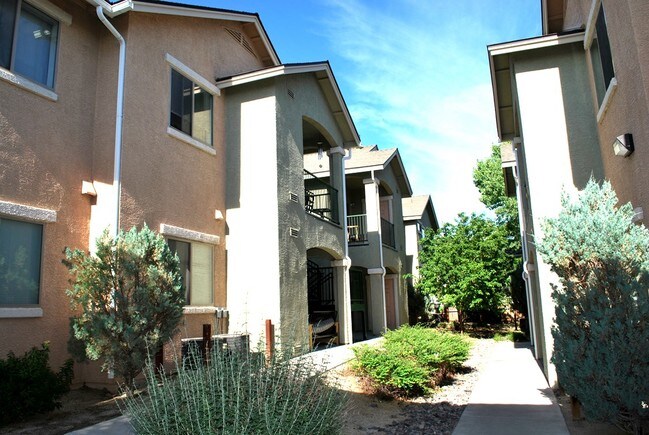 Building Photo 1 - Willow Springs Condominiums