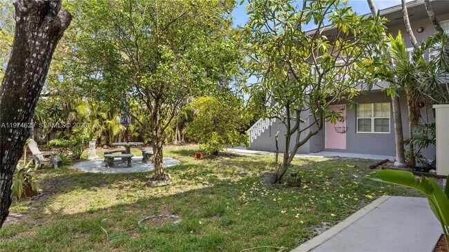 Photo - 400 SE 31st St Unit 1