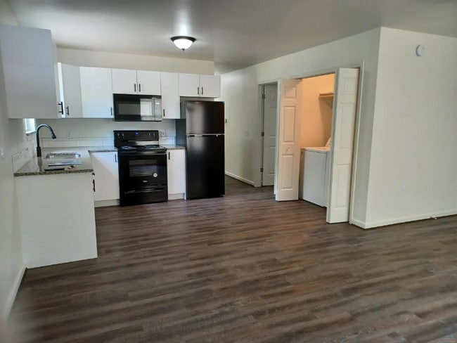 Photo - 400 W Benton St