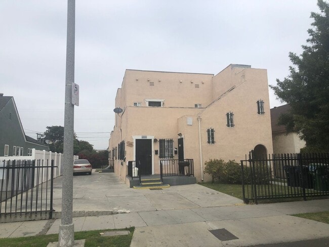 Building Photo - 1931 W 39th Pl