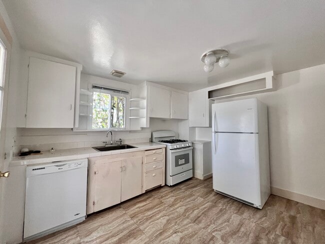 334#B kitchen - 334 45th St