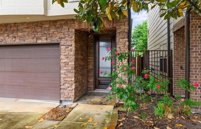 Photo - 1215 Roberts St