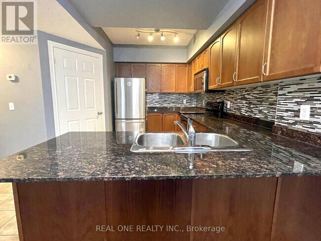 Photo - 47 Caroline St N Unité 301