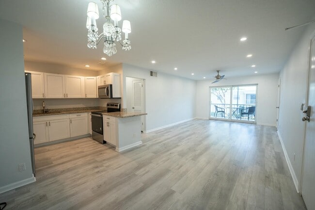 Building Photo - 6231 Bay Club Dr Unit 4