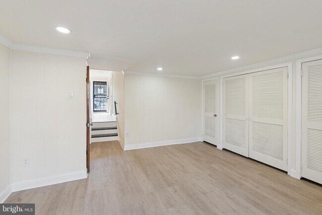 Photo - 411 W Shunk St