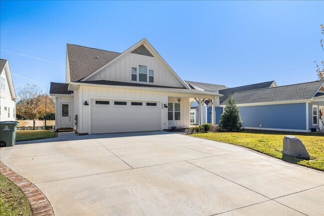 Photo - 3 Bedroom 3 Bath Luxury House in Southwoood