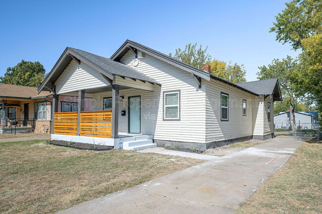 Photo - 1225 NE 17th St