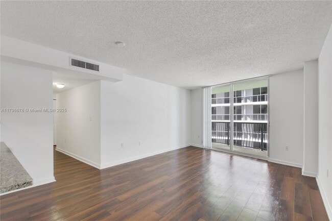 Building Photo - 1756 N Bayshore Dr Rental