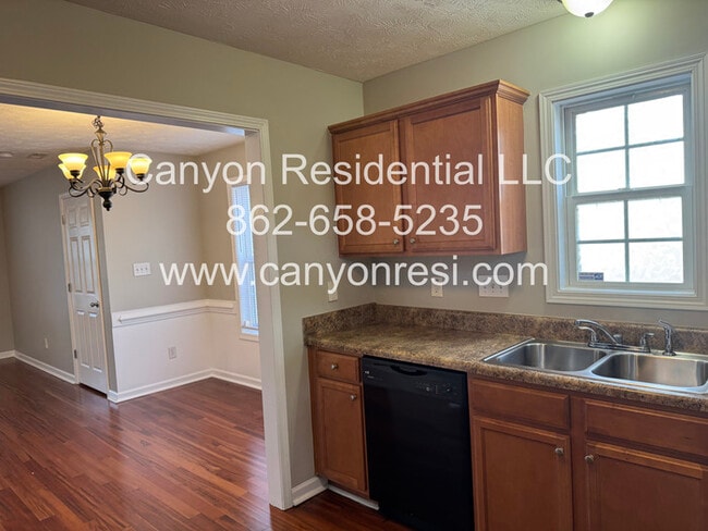 Photo - 5629 Thackeray Dr