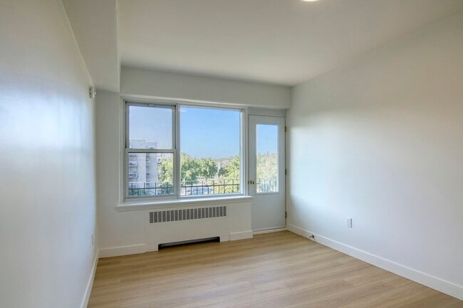 Photo - 10 Rosemount Unit 505